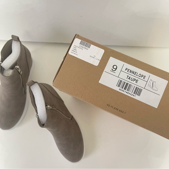 Journee Collection JOURNEE Penelope Wedge Heel Sneaker Taupe New- Duplicate - Picture 5 of 13
